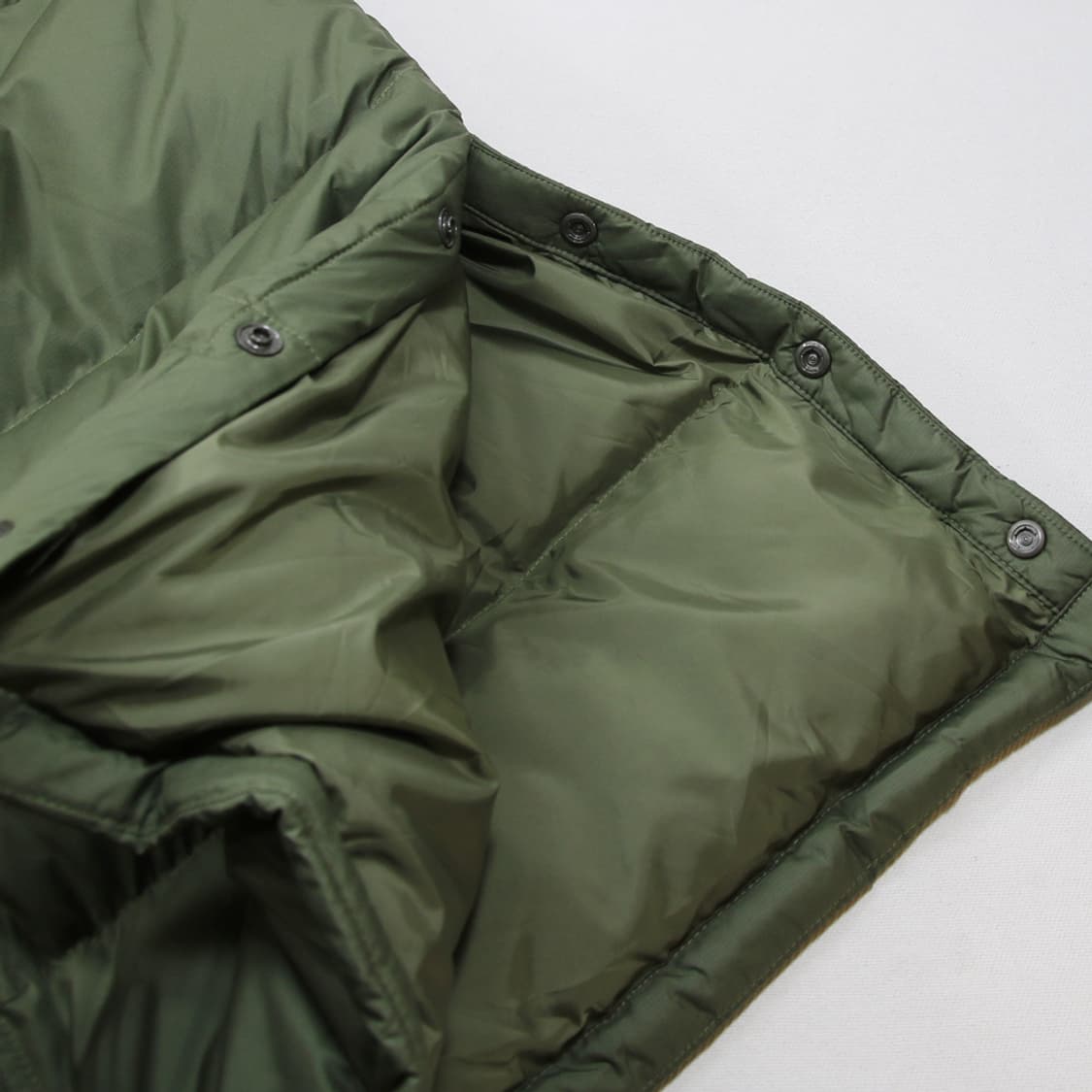 (착용컷) 리바이스 덕다운 롱 패딩 (남성용 100) 상품이미지7