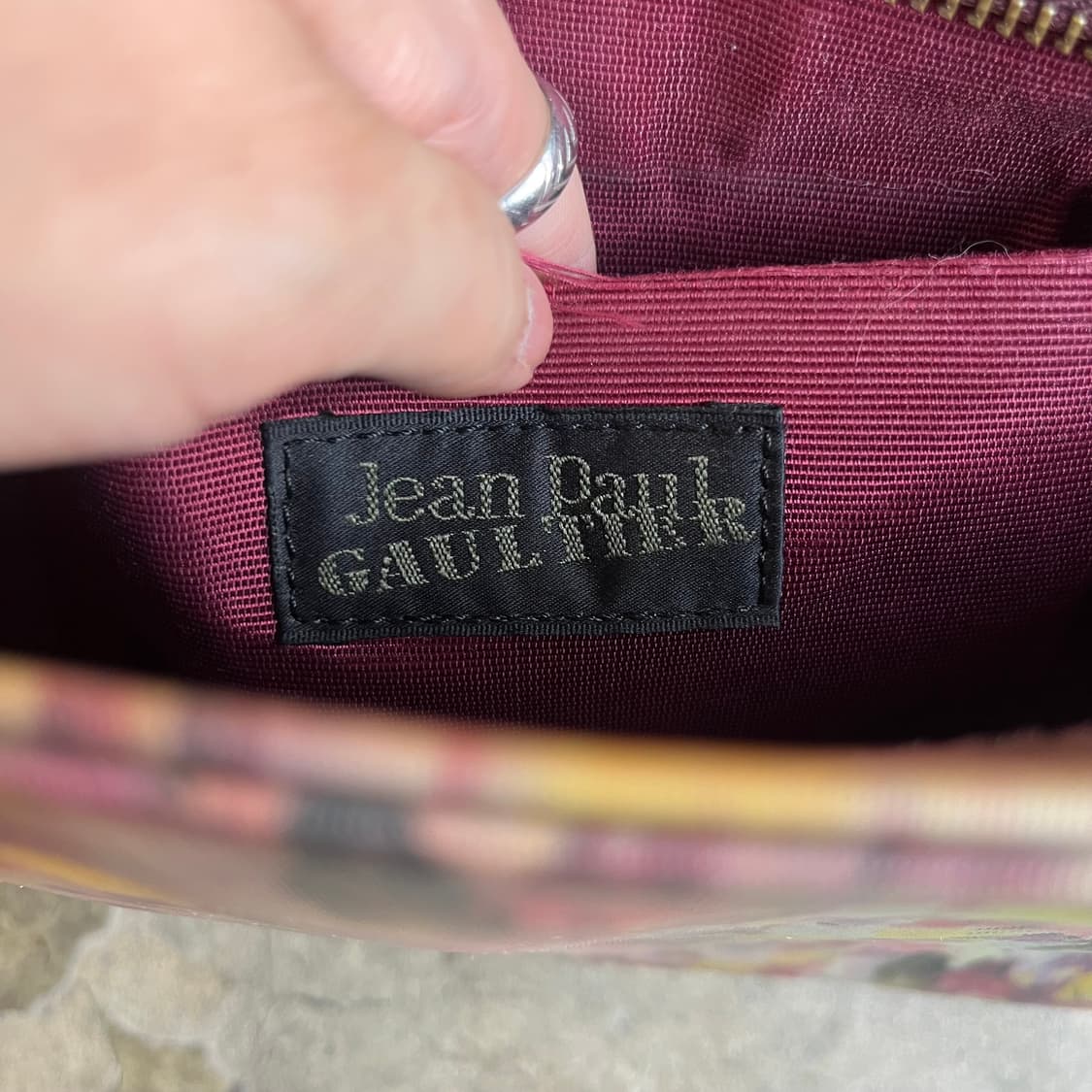 장폴고티에 페더 패턴 홀로그램 스퀘어 숄더 백 상품이미지9