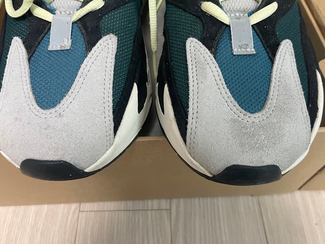 이지부스트 700웨이브러너 판매합니다  상품이미지3