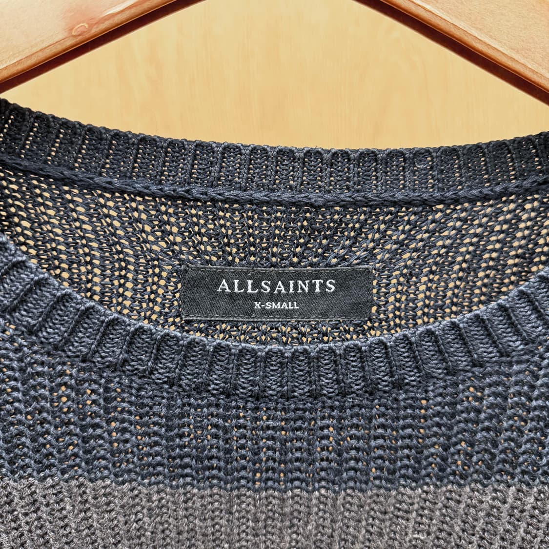 올세인츠 라운드넥 긴팔 니트 차콜 핑크 스트라이프 배색 디테일 네이비 상품이미지6