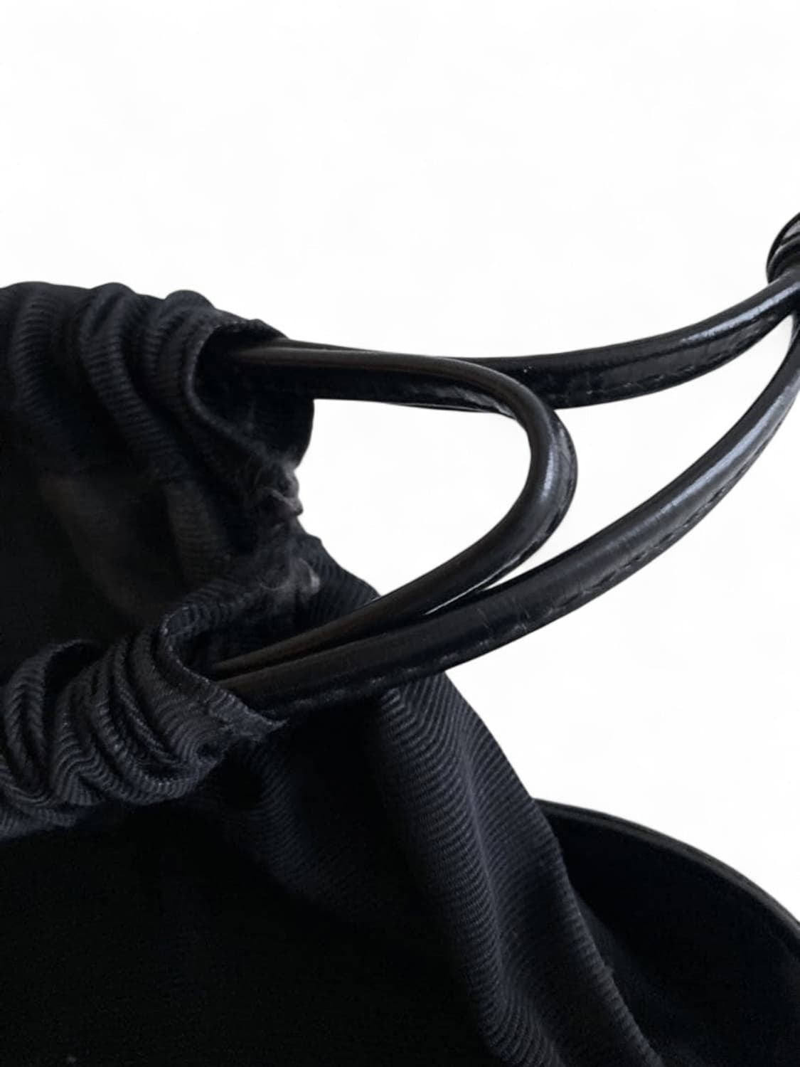 요지 야마모토 와이즈 소가죽 드로스트링 핸드백 상품이미지5