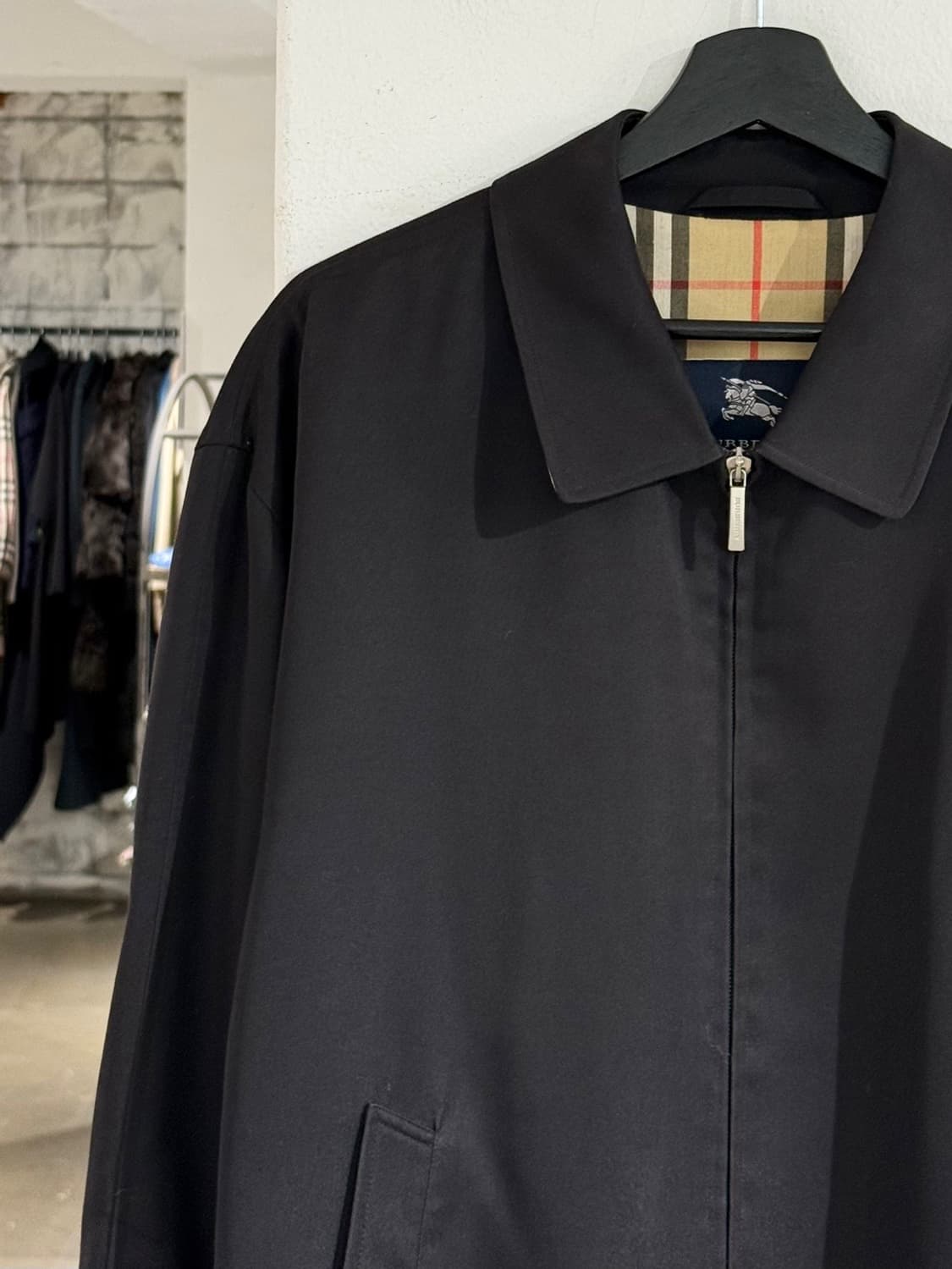 버버리 블랙 클래식 레이온 블루종 자켓 상품이미지2