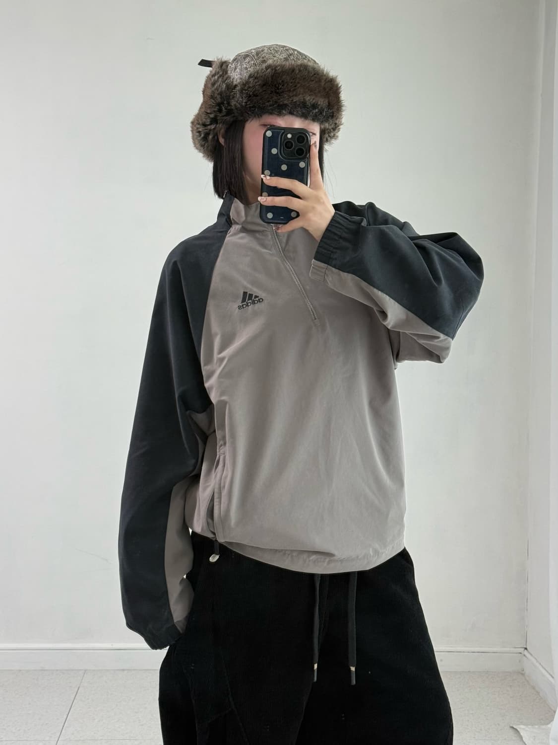 아디다스 올드스쿨 카키브라운 반집업 상품이미지1