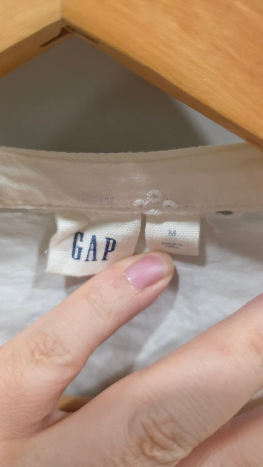 GAP(갭) 여성 펀칭 자수 브라우스 셔츠 상품이미지2