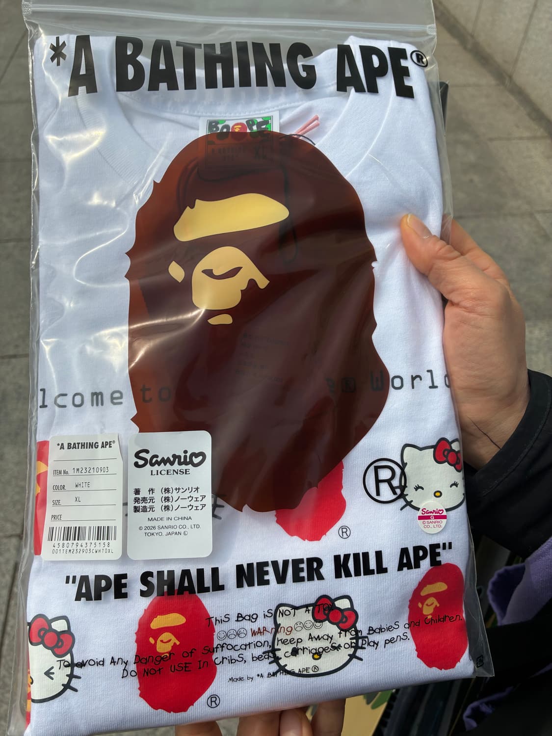 산리오 헬로키티 베이프 콜라보 티셔츠 XL 상품이미지1