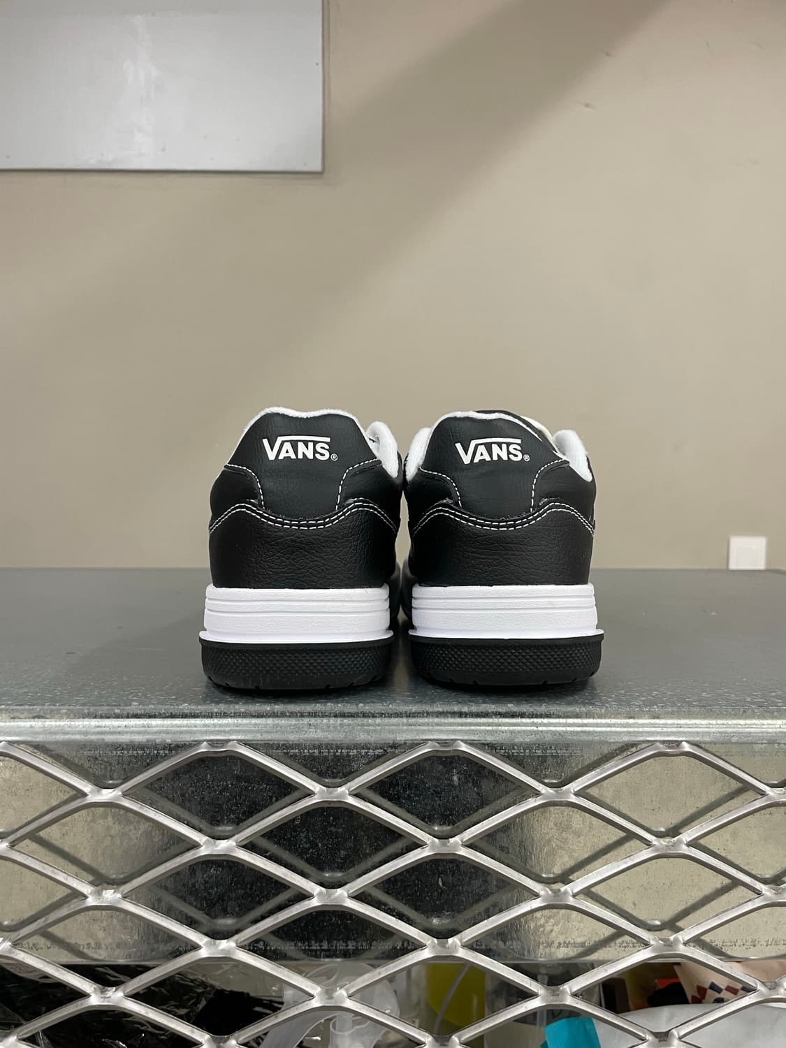 반스 업랜드 블랙 화이트 245 상품이미지3