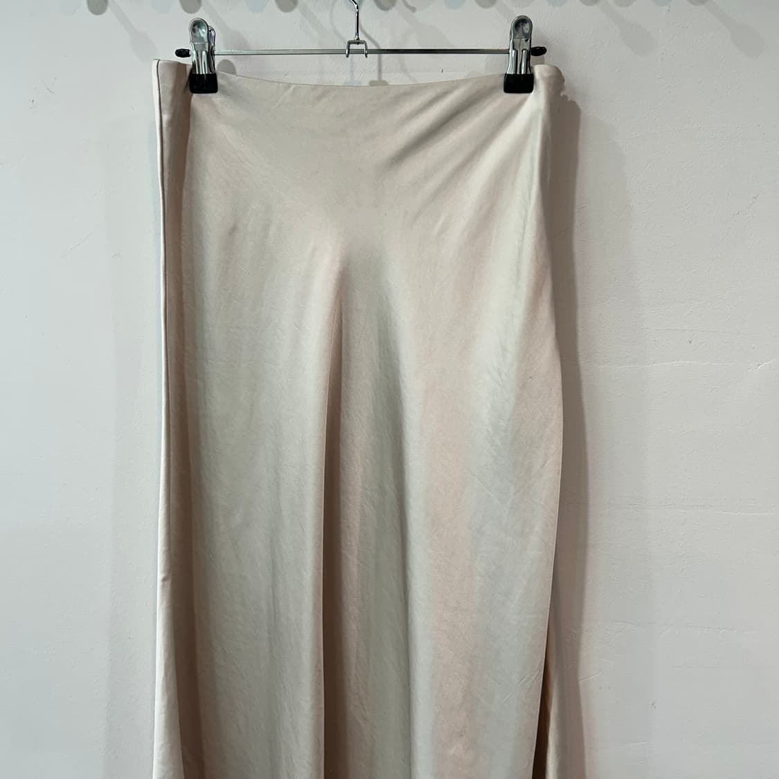 아이보리 새틴 롱 스커트 상품이미지4