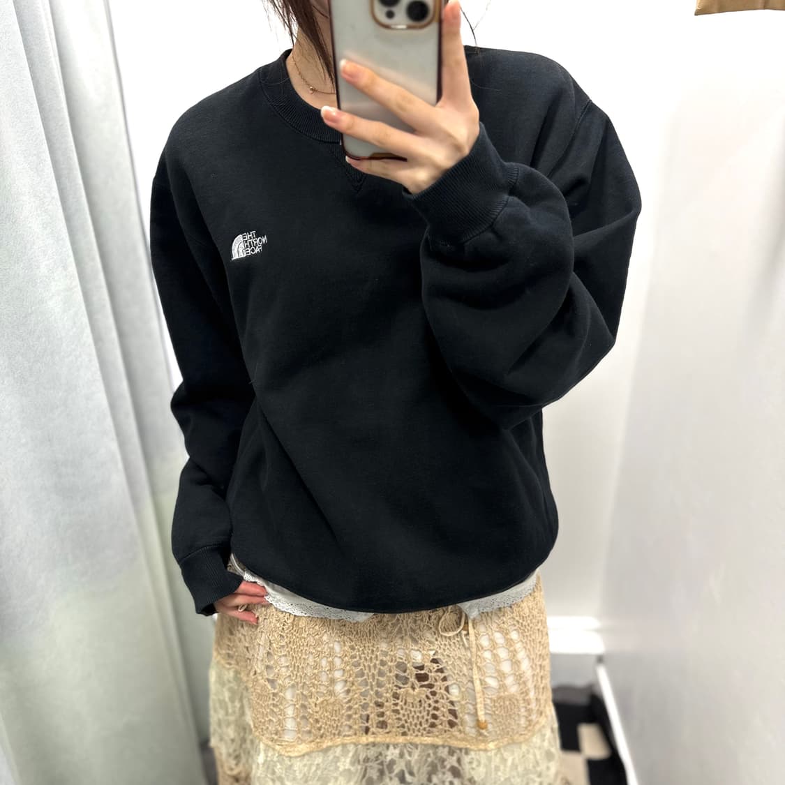 노스페이스 블랙 백로고 스웻셔츠 상품이미지2