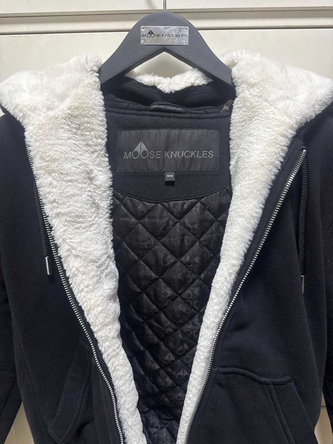 정품 인증) 무스너클 버니스웨터 M 상품이미지1