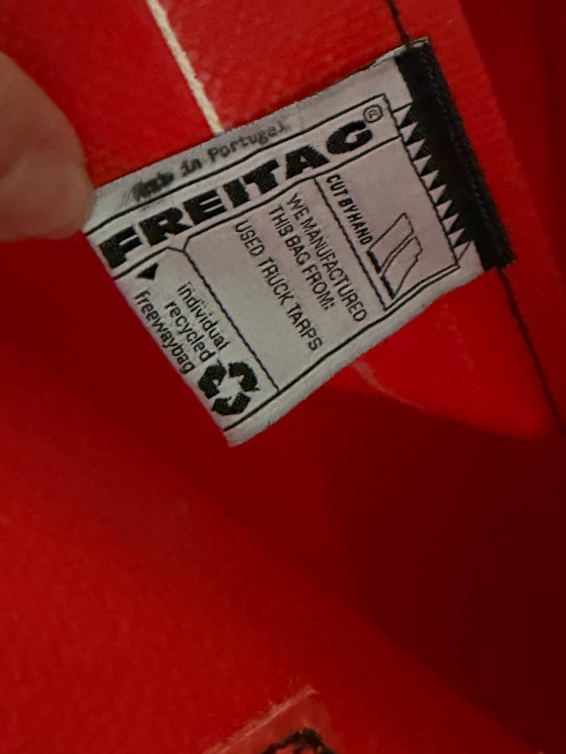 프라이탁 마이애미 바이스 레드 도트백 상품이미지4