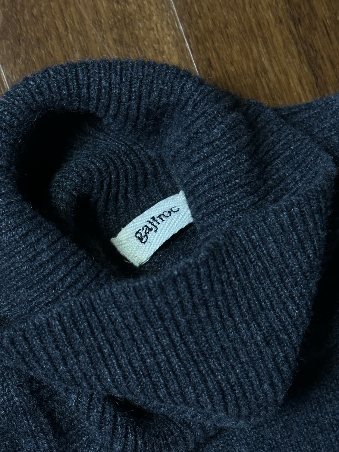 [1] 24fw 가지록 캐시미어 서브마리너 스웨터 차콜 상품이미지5