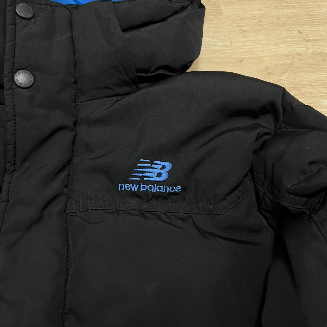 뉴발란스 여성 덕다운 후드 숏패딩 점퍼 [블랙] S/90 상품이미지4