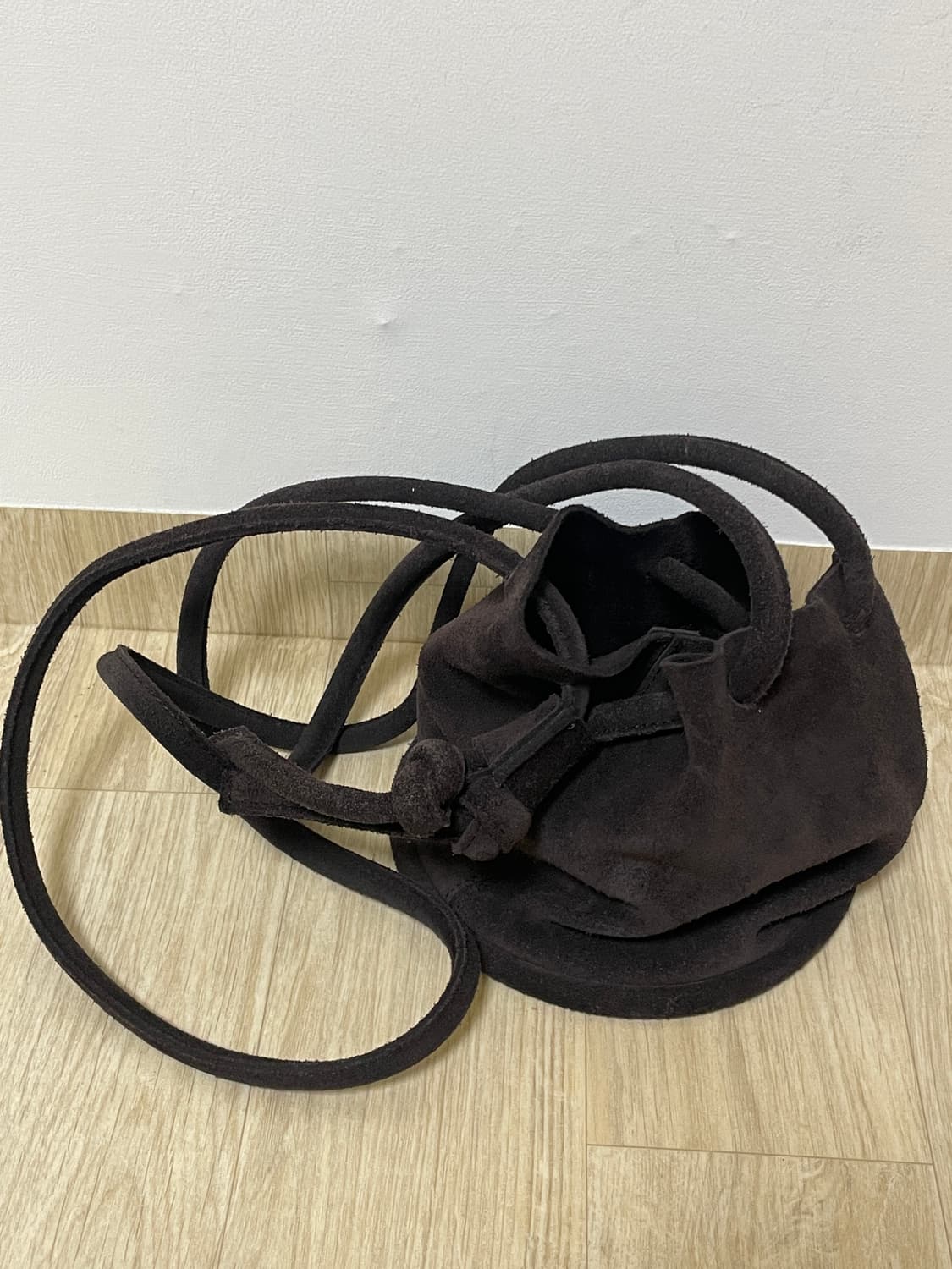 어트 미니 파이프백 (스웨이드 다크 브라운) 상품이미지2