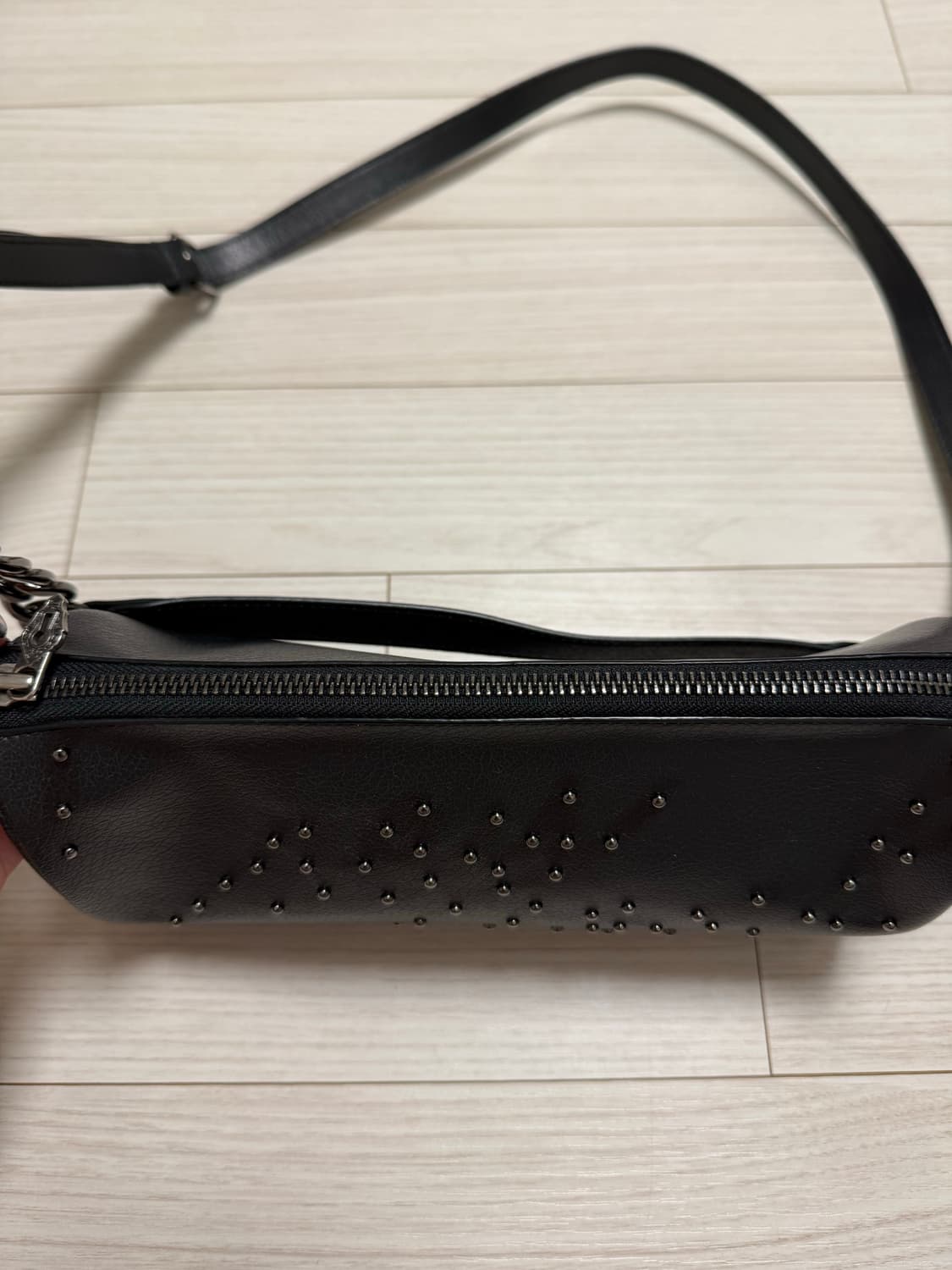 Leey RIVET SPRAY CYLINDER MINI BAG BLACK 상품이미지5