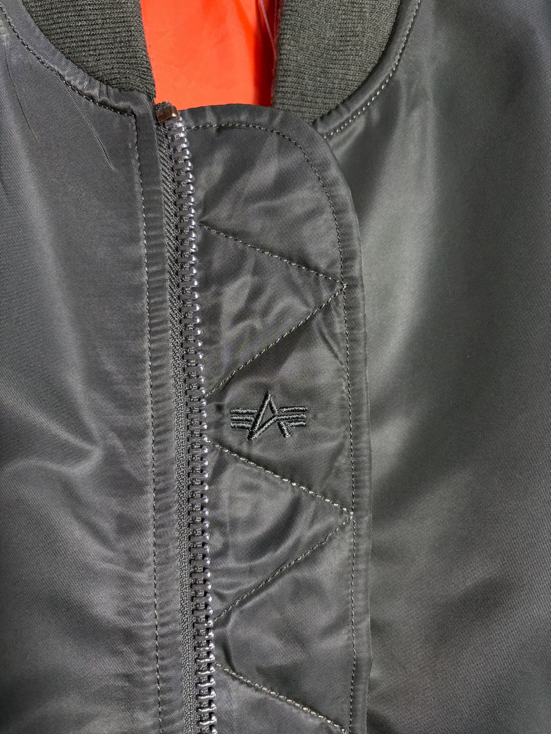 알파 인더스트리 ma-1 항공점퍼 카키 상품이미지5