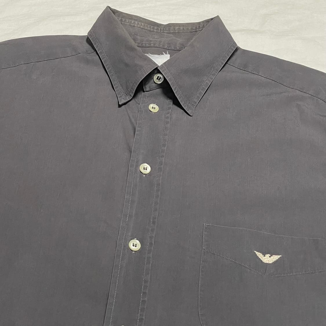L 엠포리오 아르마니 전면부 포켓 로고 차콜 셔츠 상품이미지1