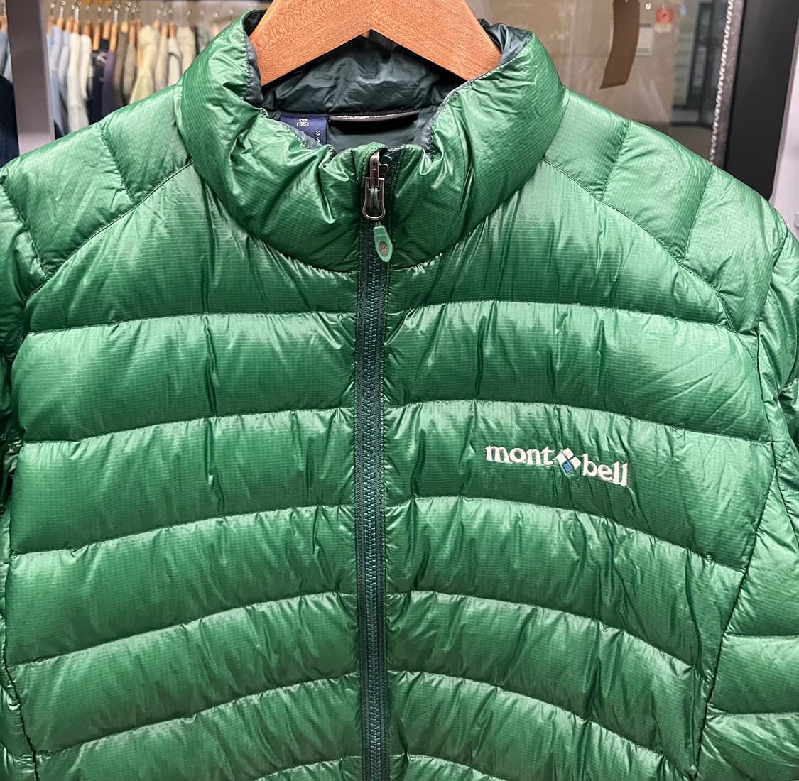 몽벨 경량 800필 딥그린 패딩 상품이미지2