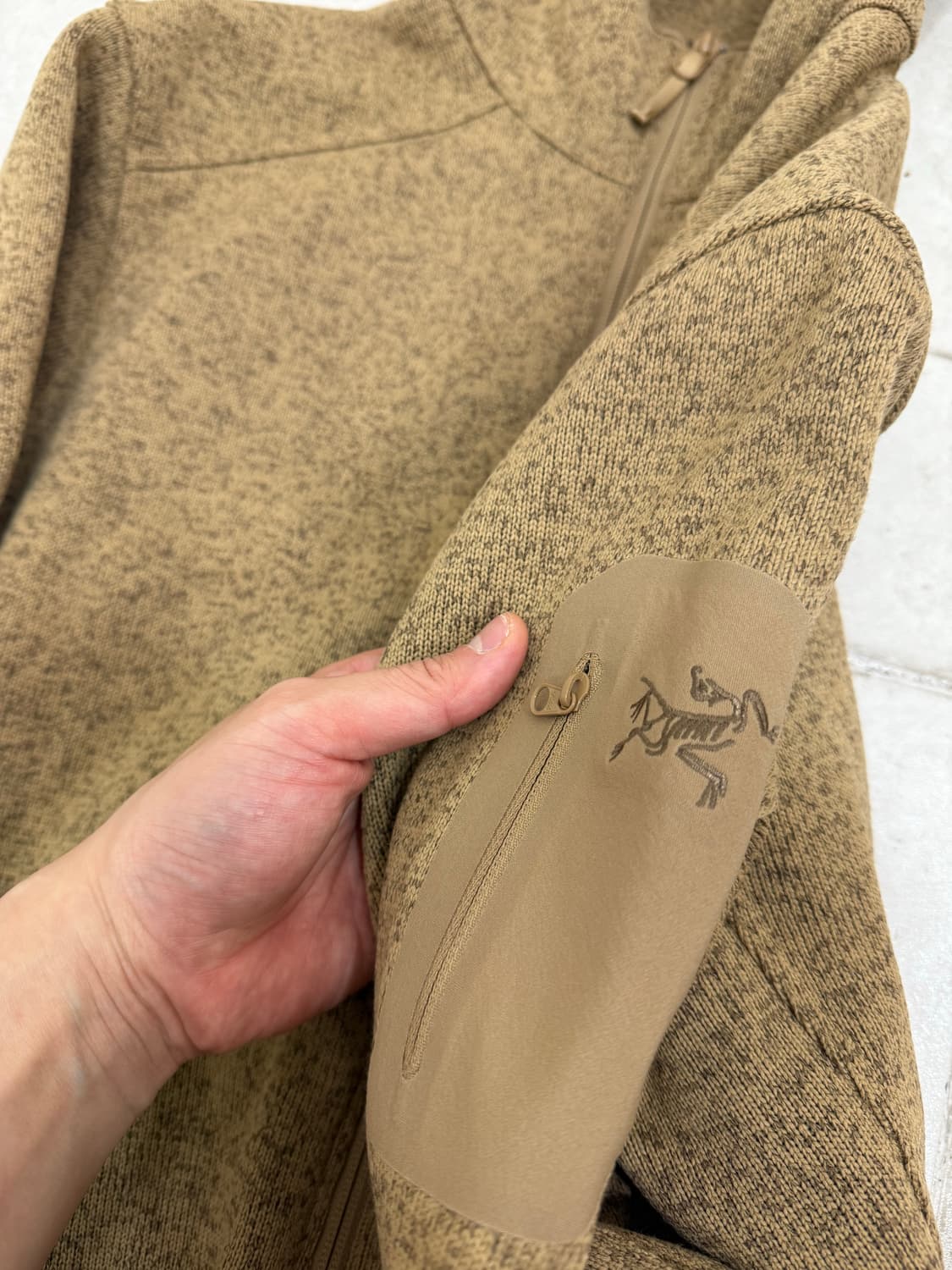 아크테릭스 커버트 후디 M 사이즈 하자 절대 없고 사용감도 없으며  색감 상품이미지2