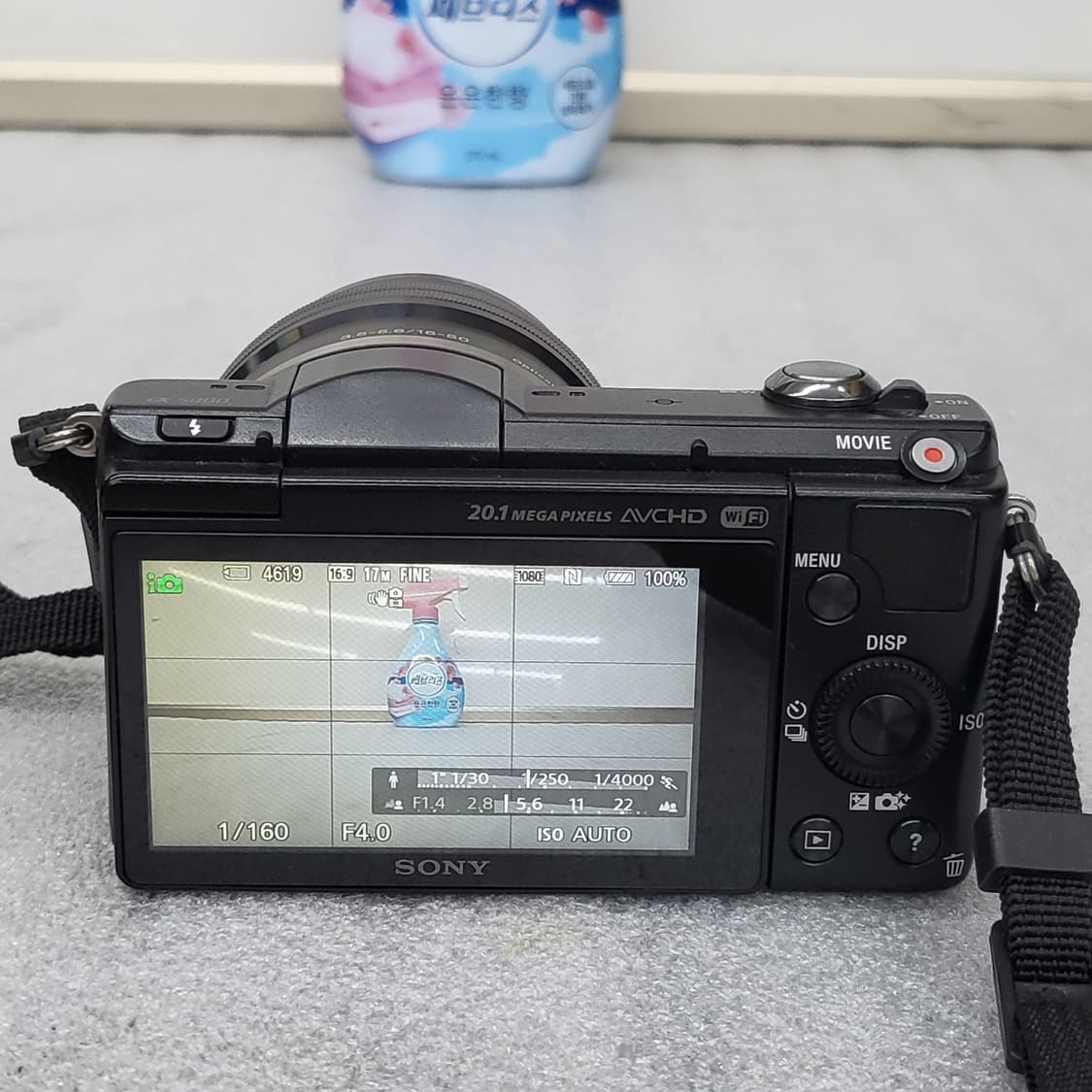 소니 알파5000 미러리스 카메라와 가죽 케이스 상품이미지5