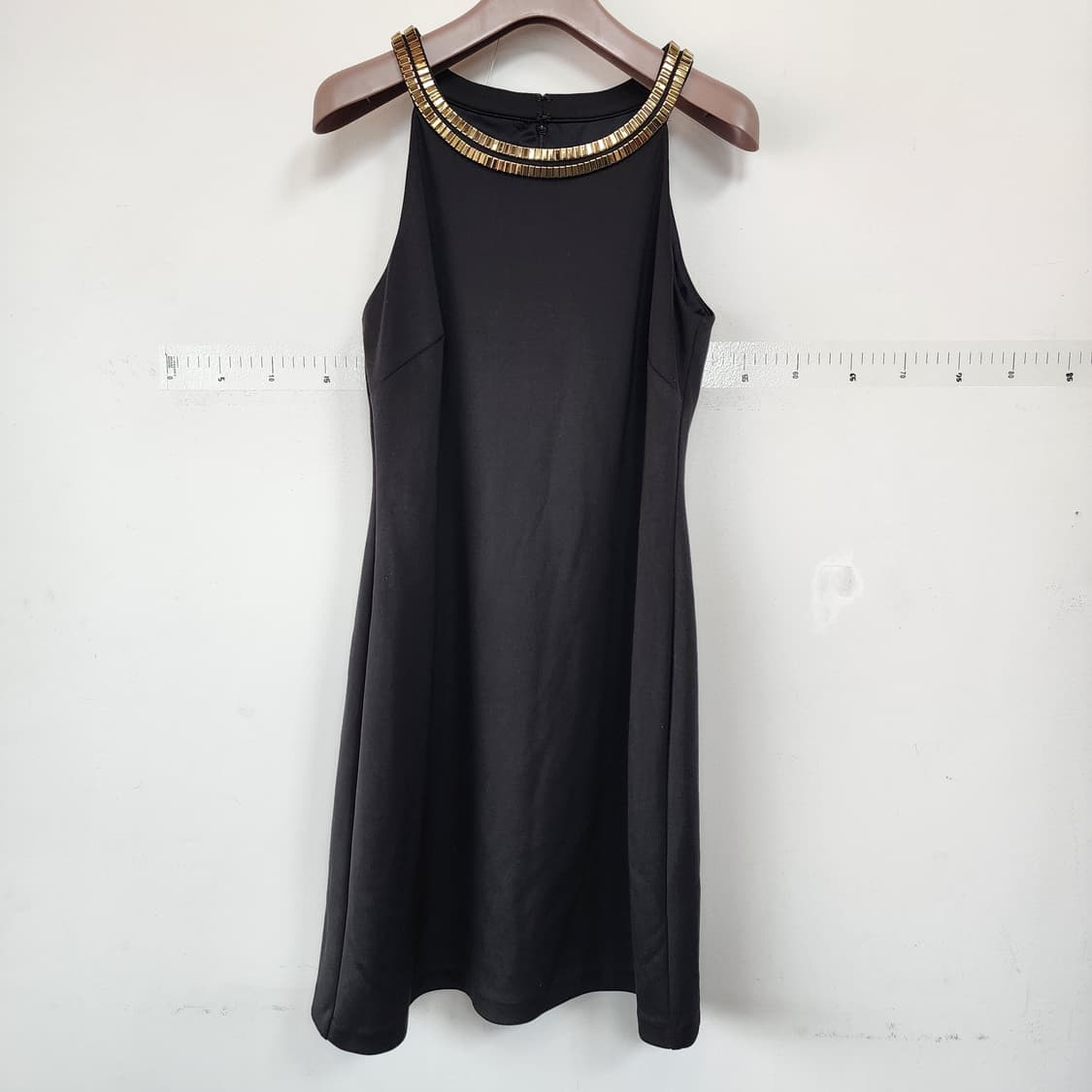 제시카심슨 블랙 홀터넥 금장 장식 원피스 상품이미지1