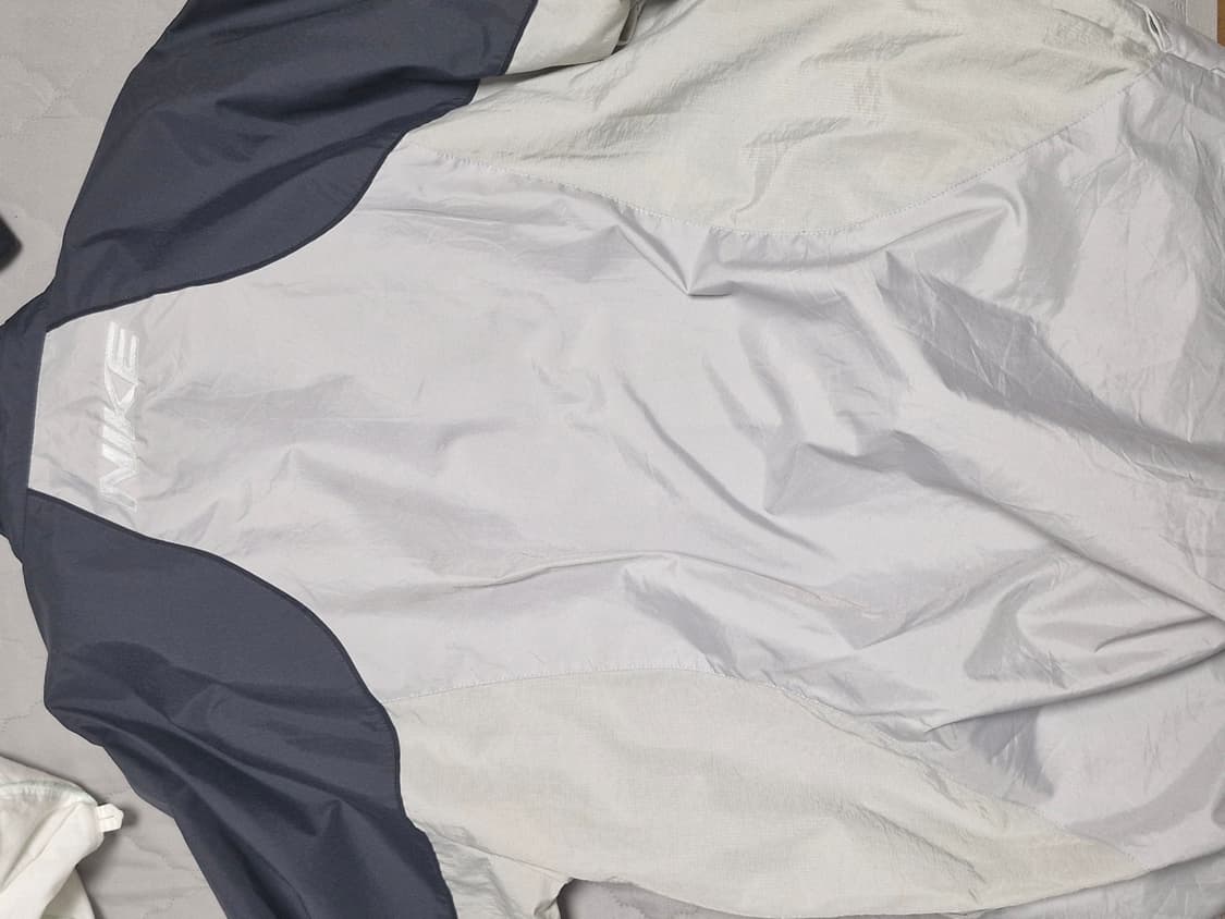 첼시 은색 나이키 바람막이 상품이미지1