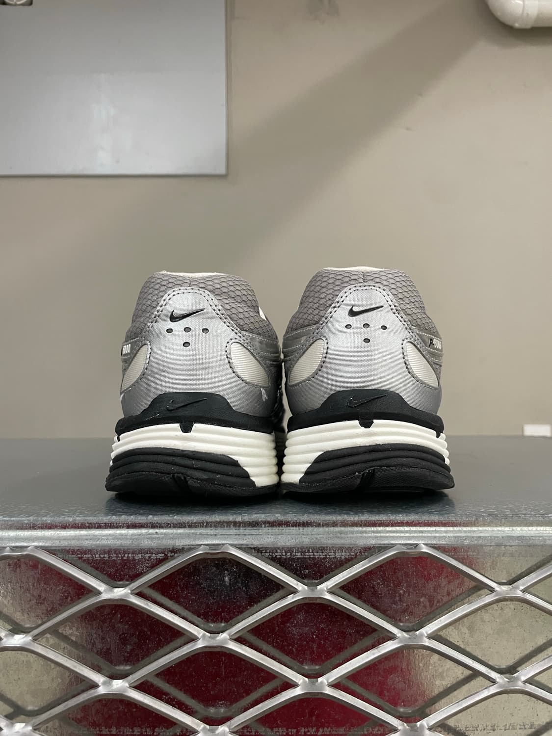 나이키 P-6000 메탈릭 실버 280 상품이미지3