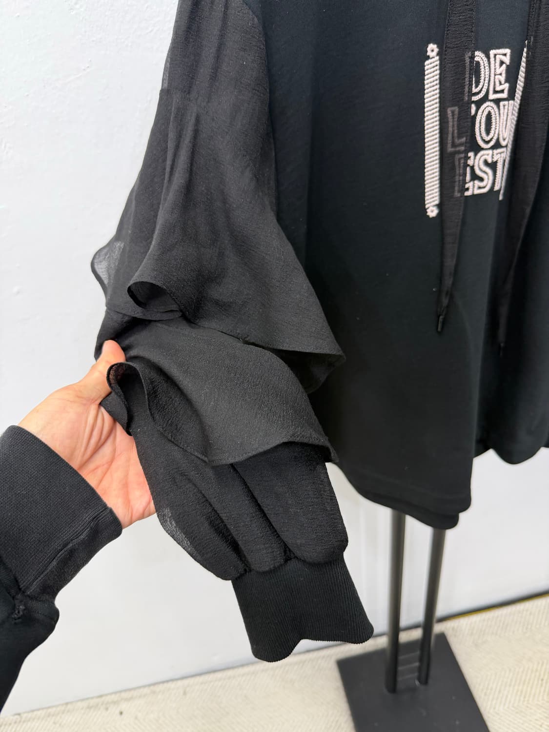 정품) O2ND 오즈세컨 한섬 21ss 블랙 시스루 후드티 82 상품이미지4