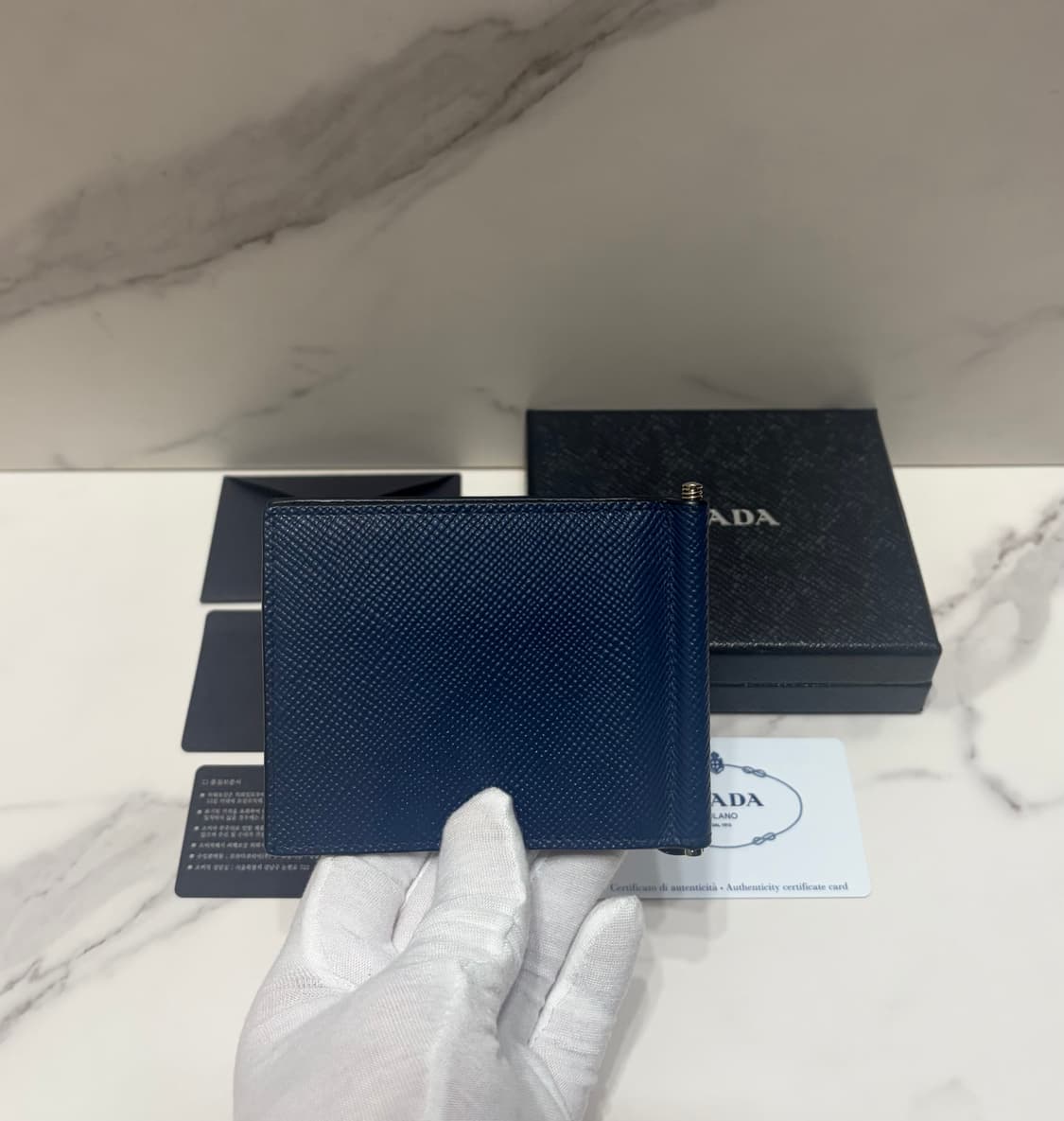 [정품] S급 프라다 사피아노 머니클립 반지갑 네이비 상품이미지2