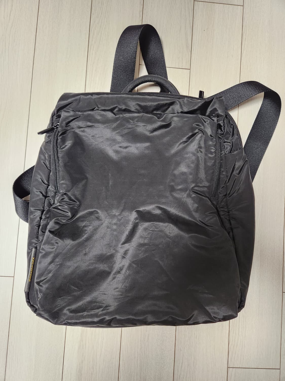 만다리나덕 백팩 AIRBAG 

가로32
세로35
폭9.5

사용감외에  상품이미지1