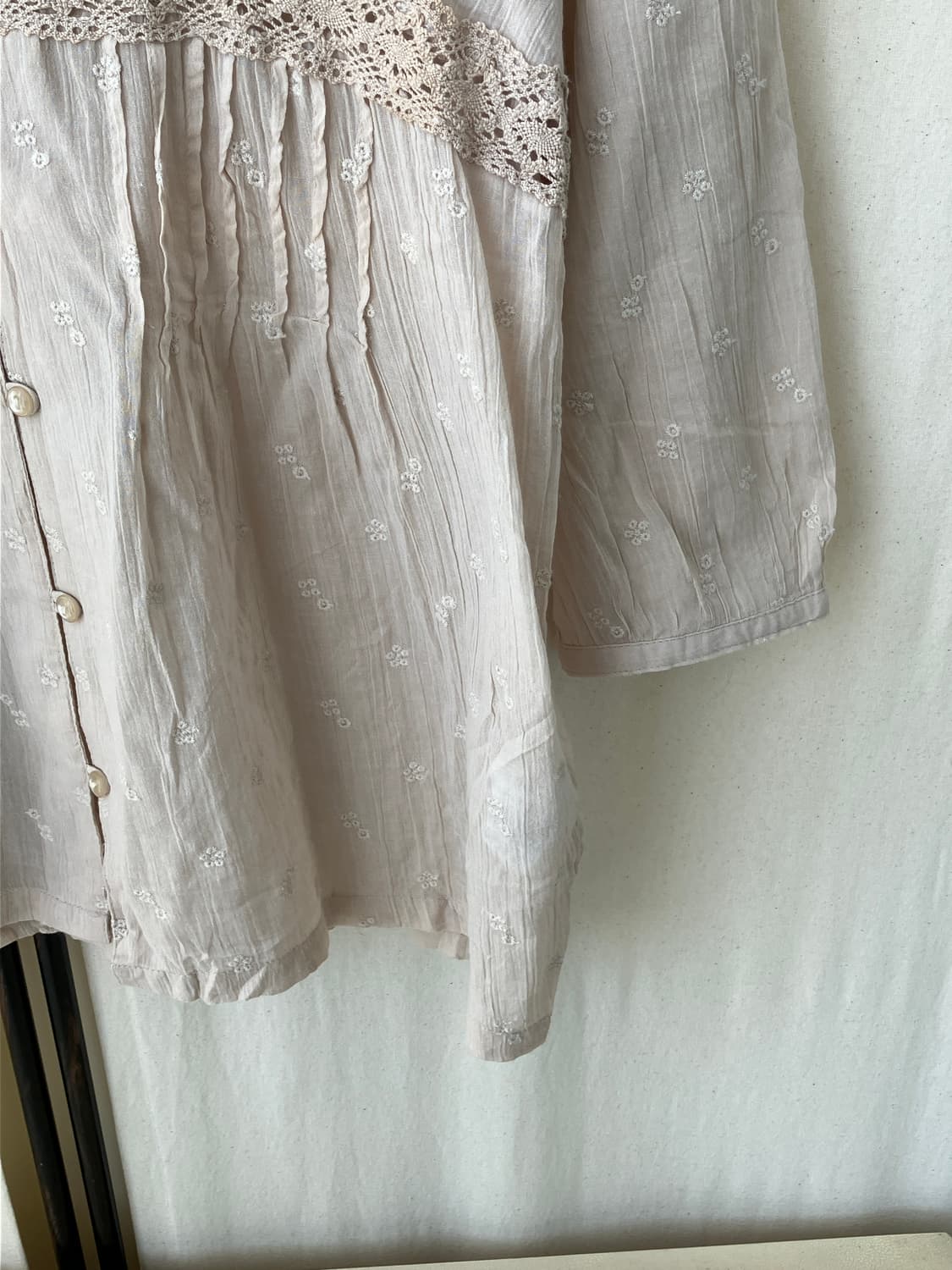 flower embroidery crochet pintuck blouse 상품이미지7