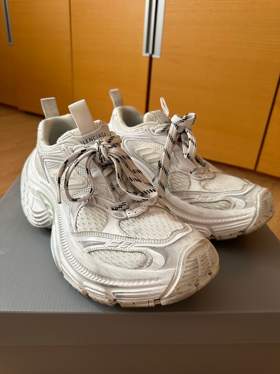 발렌시아가 6xl 화이트 43 상품이미지1