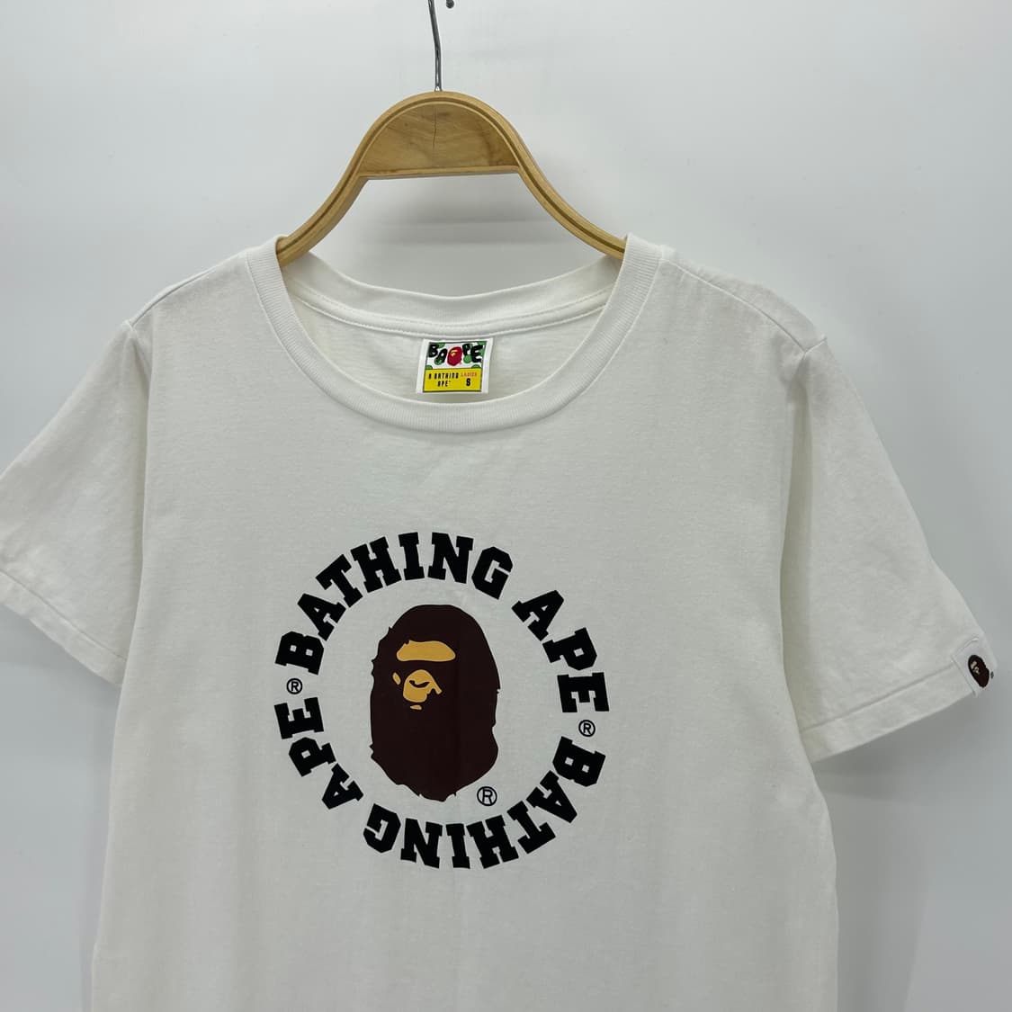 [BAPE] 베이프 레이디스 사루로고 프린팅 반팔티셔츠 상품이미지2