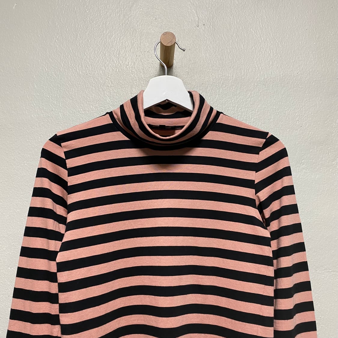 아페쎄 디자인 터틀넥 티셔츠 상품이미지2