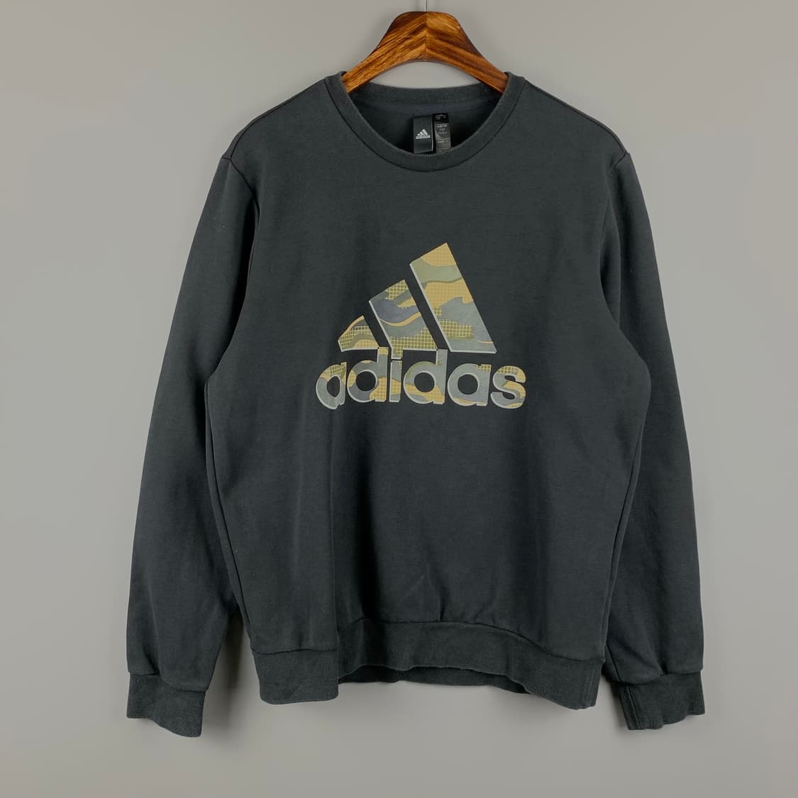 아디다스 카모 빅로고 블랙 맨투맨 상품이미지2