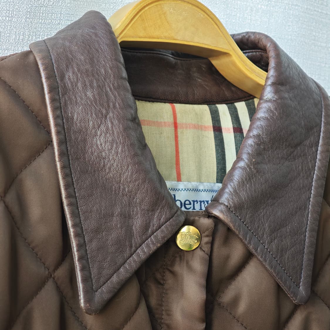 버버리 프로섬 레더 포인트 금장 버튼 다이아몬드 퀼팅 자켓 브라운 46 상품이미지4