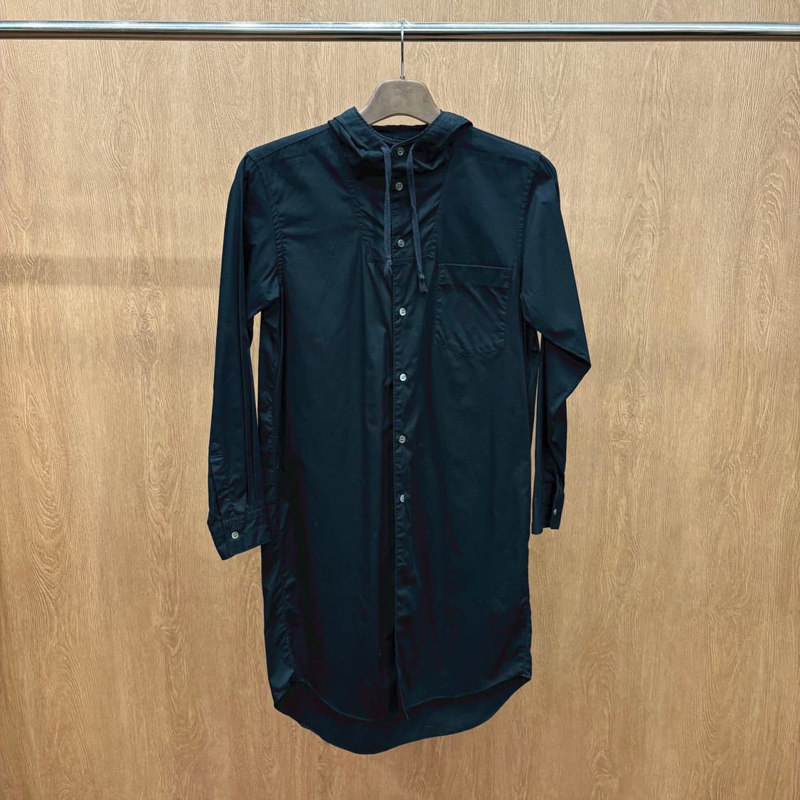 꼼데가르송 코튼 후드 롱 셔츠 자켓 프론트 버튼 다운 포켓 디테일 블랙 상품이미지2