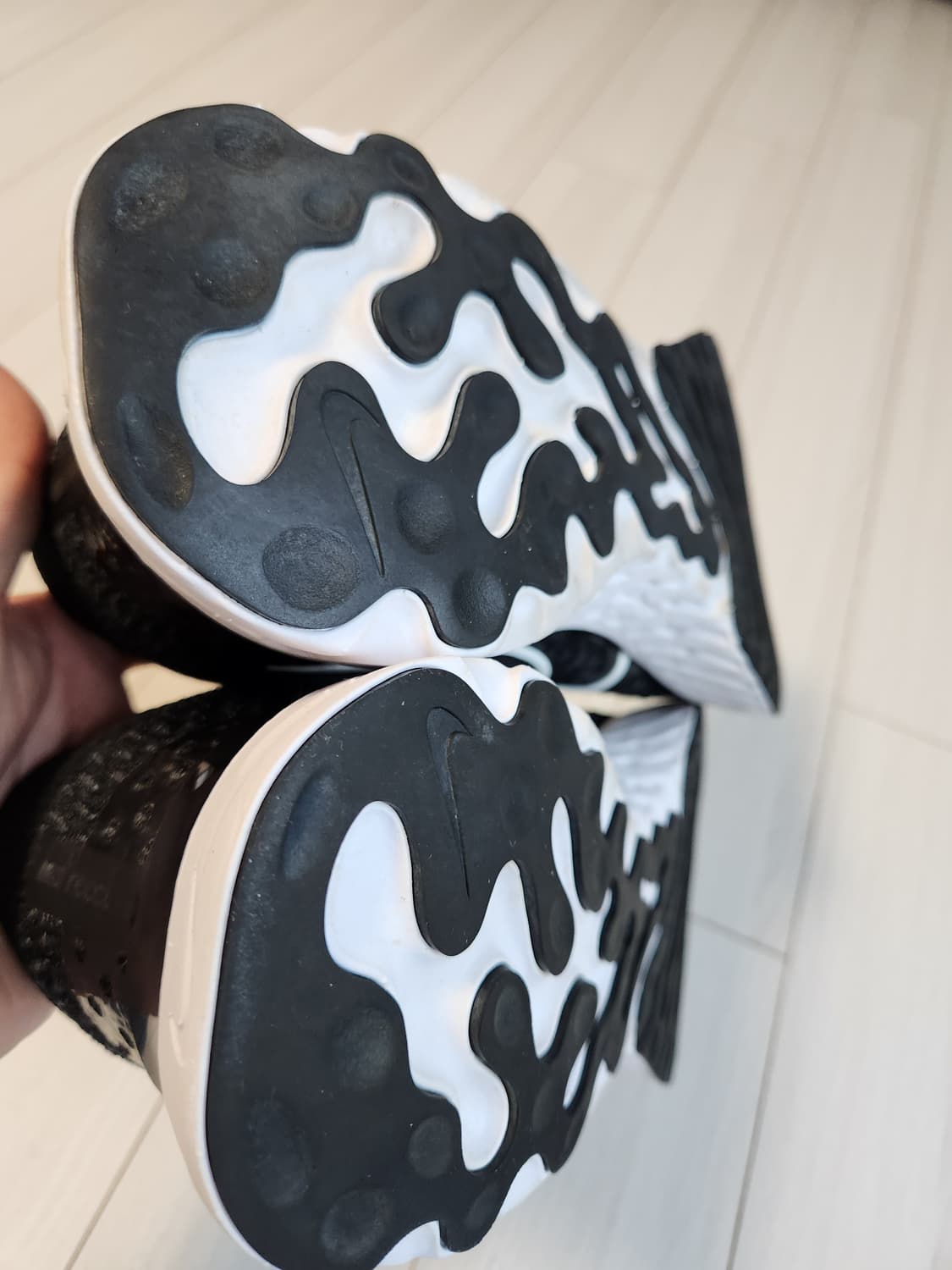 새상품급)나이키 운동화 리액트 인피니티 런 플라이니트3 DH5392-00 상품이미지6