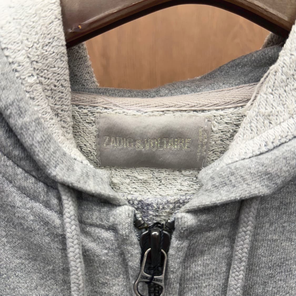 쟈딕 앤 볼테르 후드 집업 자켓 크라운 이니셜 자수 패치 디테일 그레이 상품이미지9