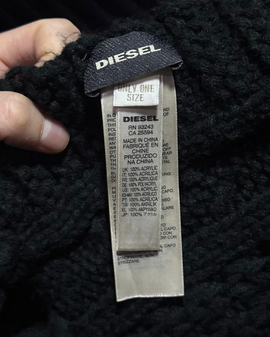 디젤 꽈배기 스웨터 니트 뚜거운 롱 머플러 목도리 프린지 술 장식 블랙 상품이미지5