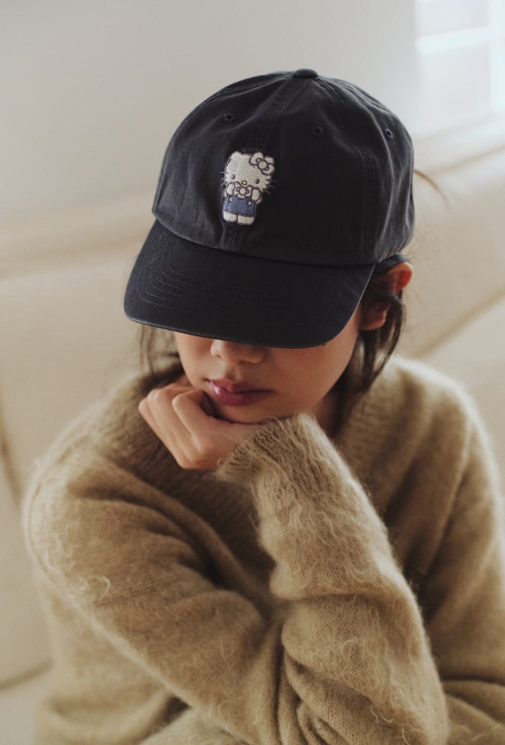 파르벵 x 헬로 키티 워시드 엠브로이디드 볼캡 차콜 상품이미지3