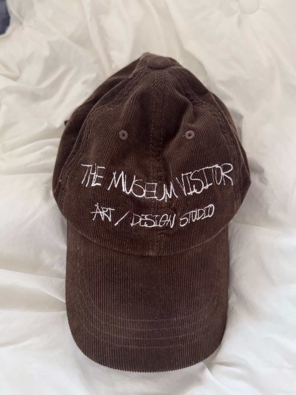 더 뮤지엄 비지터 볼캡 코듀로이 브라운 상품이미지1