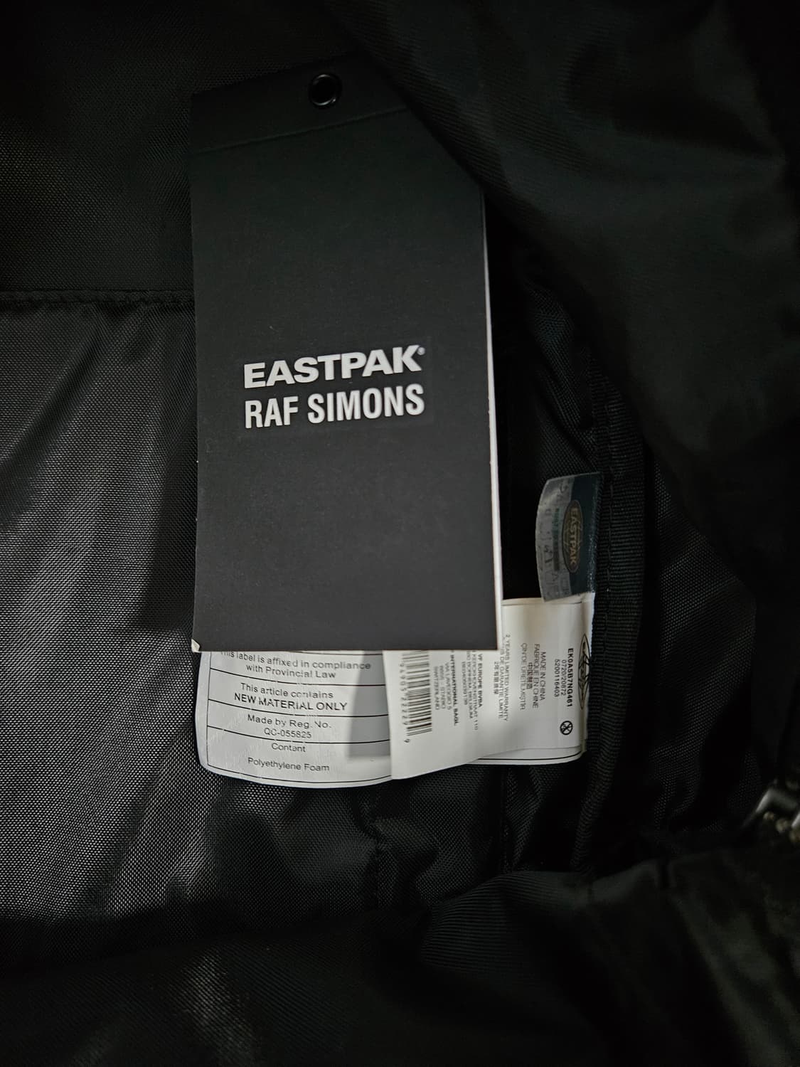 라프시몬스 이스트팩 R로고 체인 백팩 상품이미지6