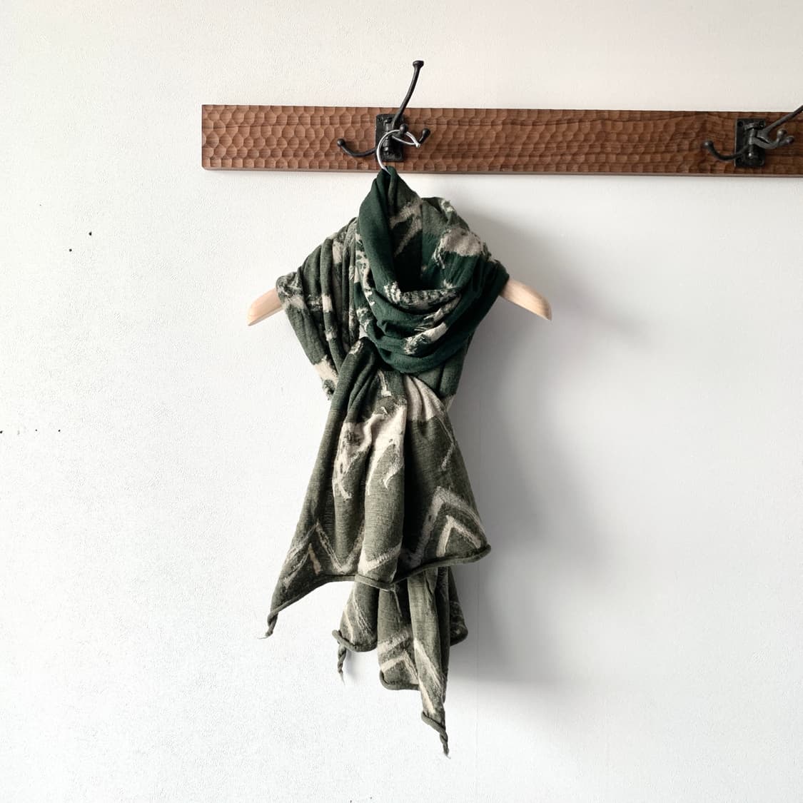 크로켓 울 인디언 홀스 페인팅 머플러 상품이미지3