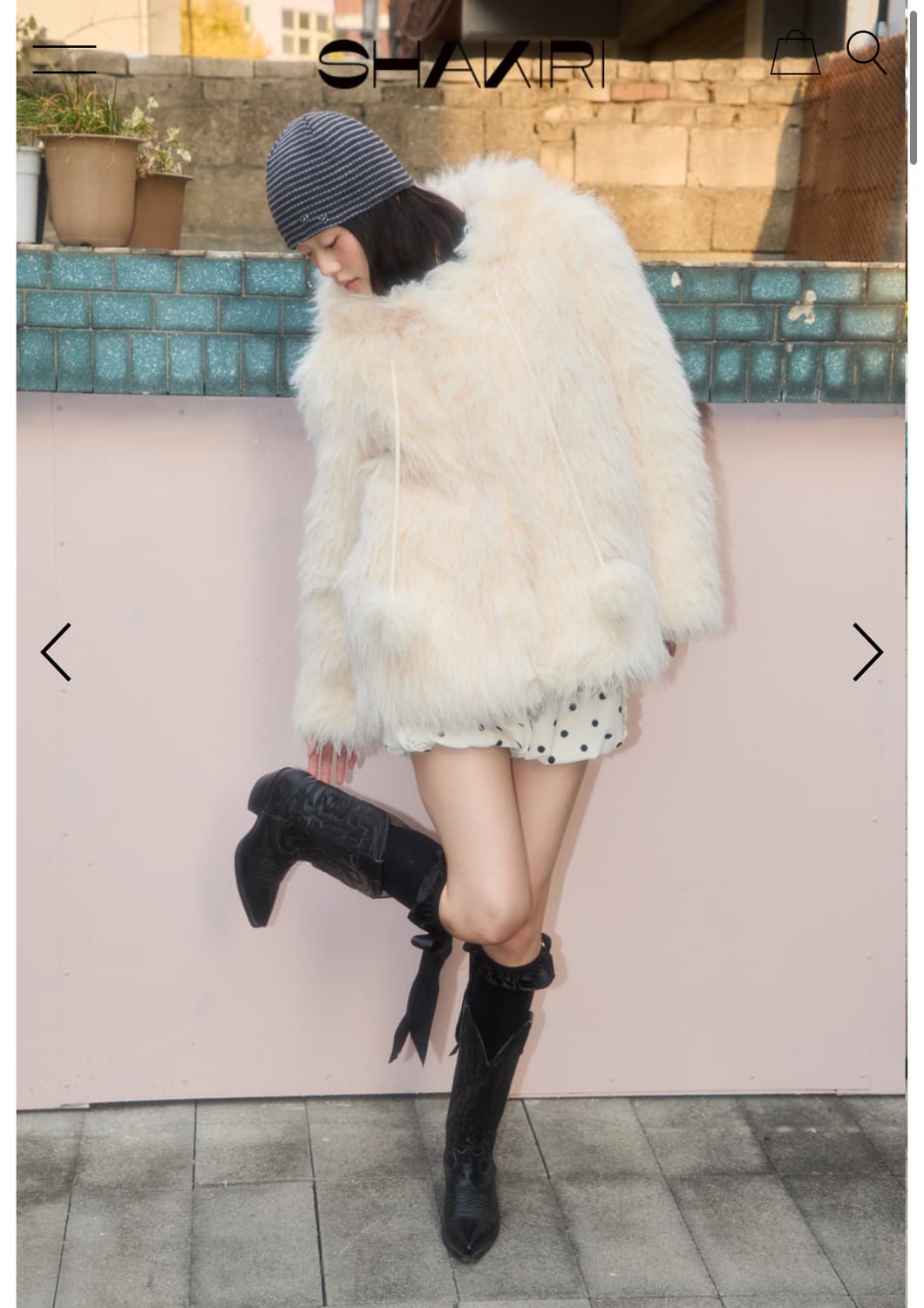 샤키리 폼폼 퍼 후드 자켓 아이보리 상품이미지1