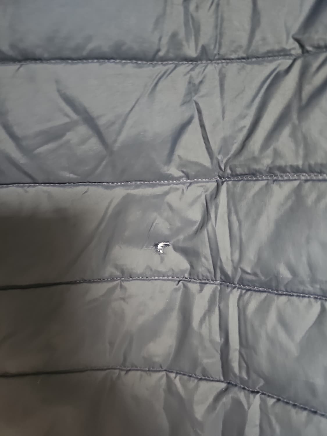 콜롬비아 정품 구스경량패딩 105사이즈 판매합니다 

​
 상품이미지4