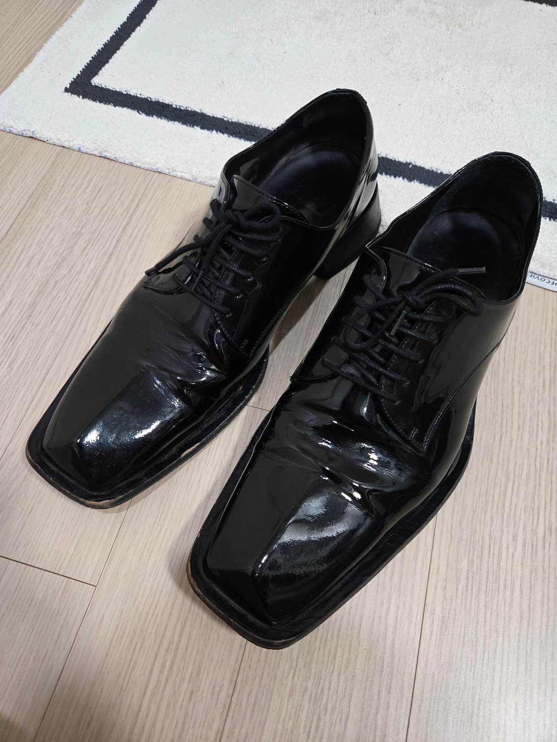 마틴로즈 삼각 스퀘어토 페이던트 더비 상품이미지1