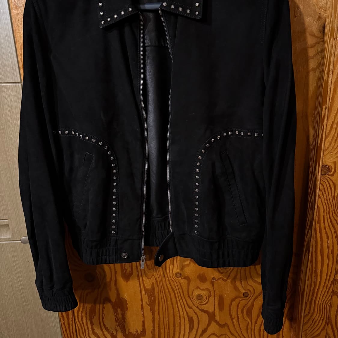 생로랑 플로랄 스터드 스웨이드 자켓 52 사이즈 상품이미지4