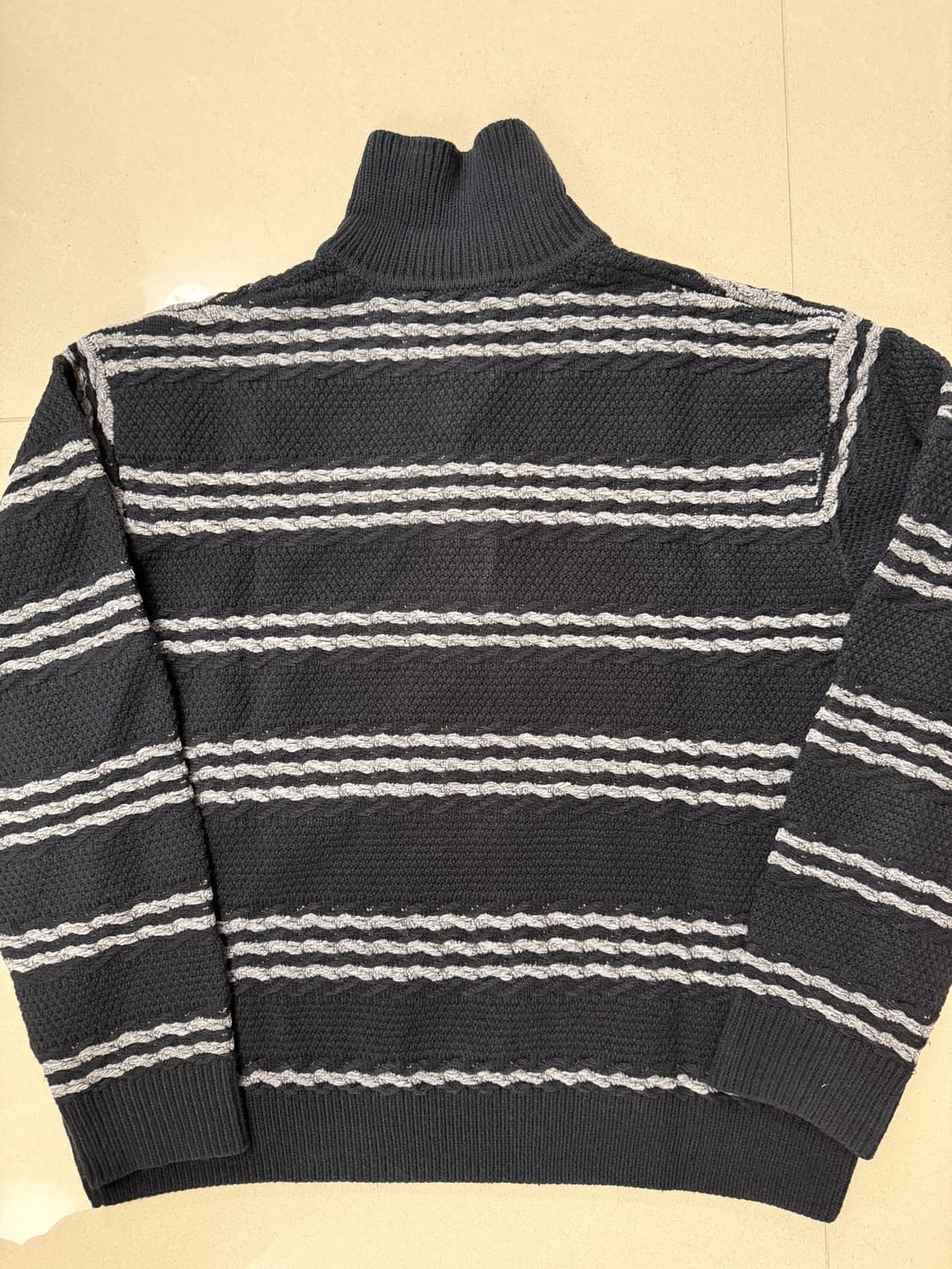 밀로 아카이브 카라 니트 상품이미지2