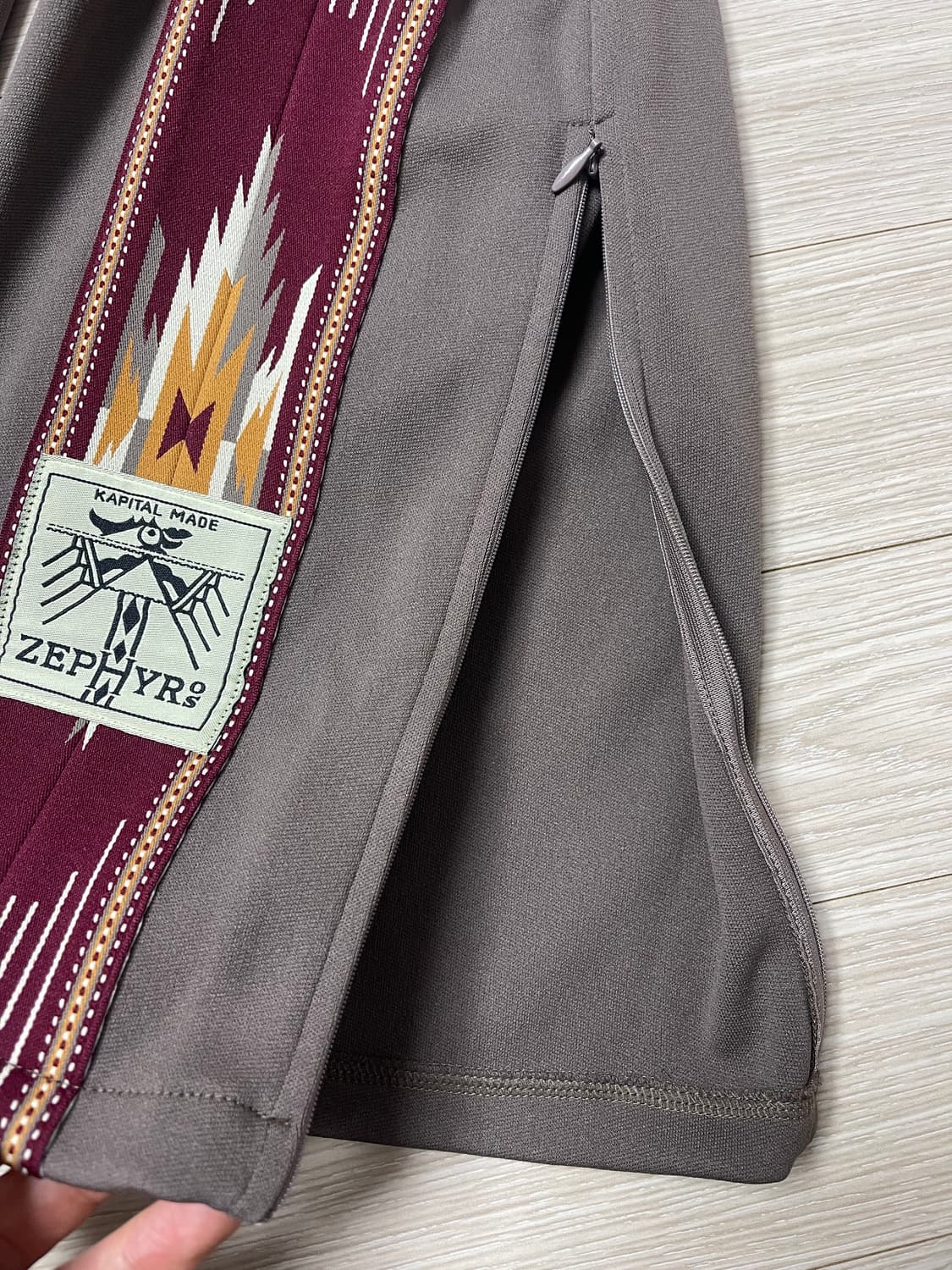 캐피탈 스무스 저지 코치 & 제퍼 스트레이트 팬츠 상품이미지3