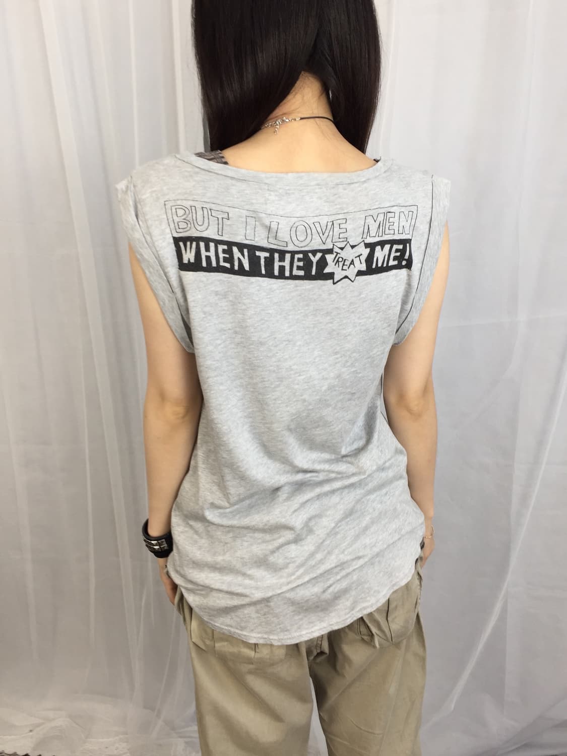 ‘SLY’ Gray Graphic Sleeveless Top 상품이미지2